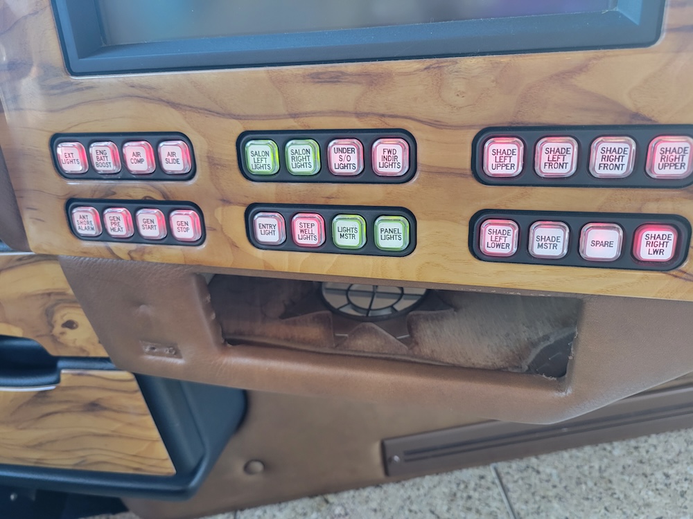 2004 Prevost Featherlite H3-45 For Sale