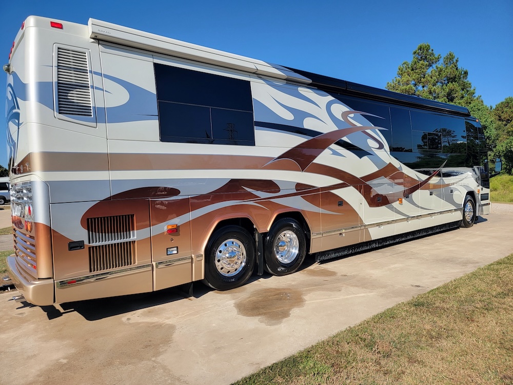 2004 Prevost Featherlite H3-45 For Sale