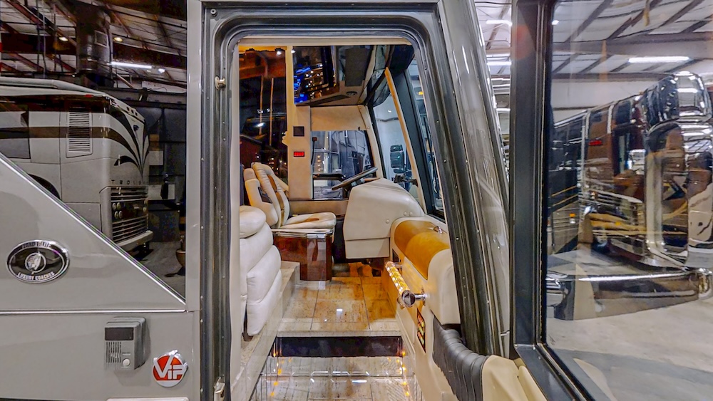 2004 Prevost Featherlite H3-45 For Sale