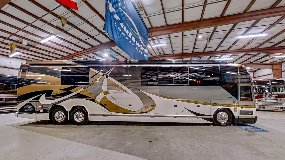 2004 Prevost Featherlite H3-45 For Sale
