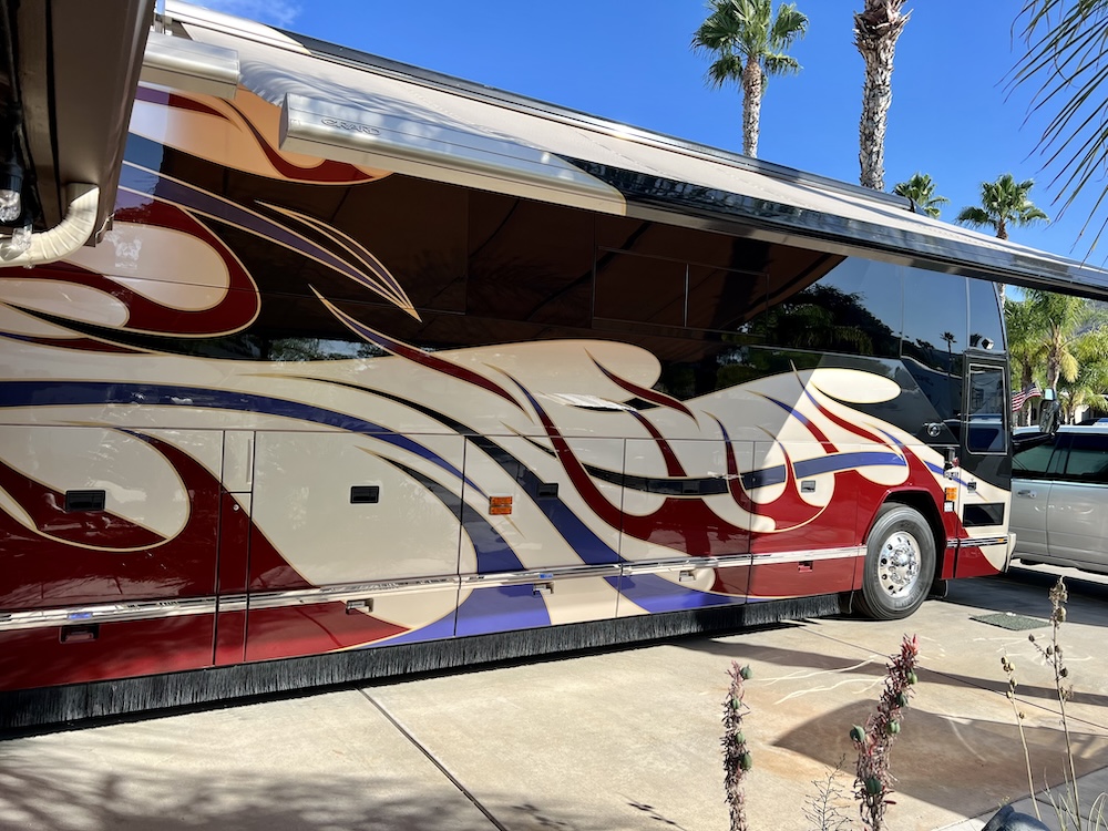 2004 Prevost Featherlite  H3-45 For Sale