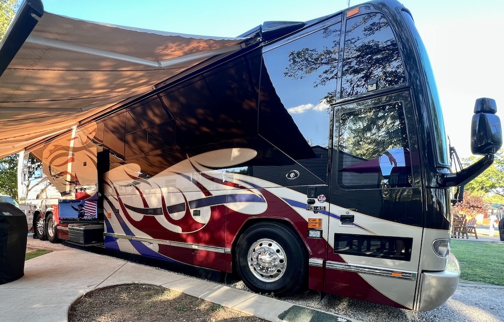 2004 Prevost Featherlite  H3-45 For Sale