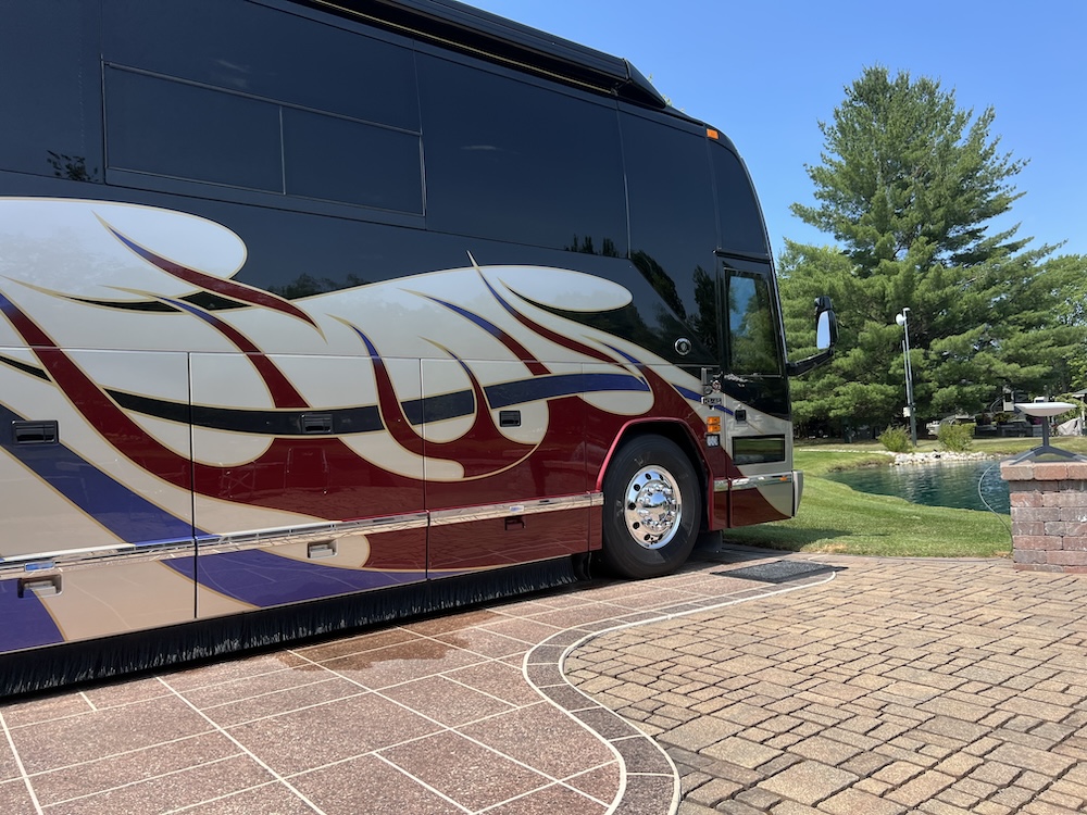 2004 Prevost Featherlite  H3-45 For Sale