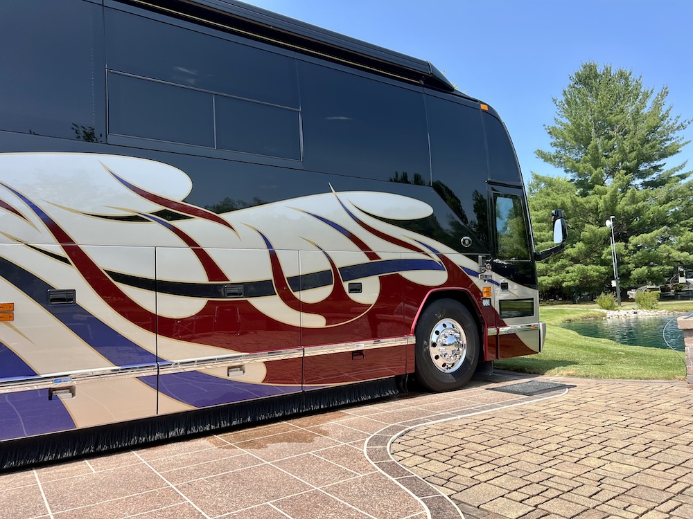 2004 Prevost Featherlite  H3-45 For Sale