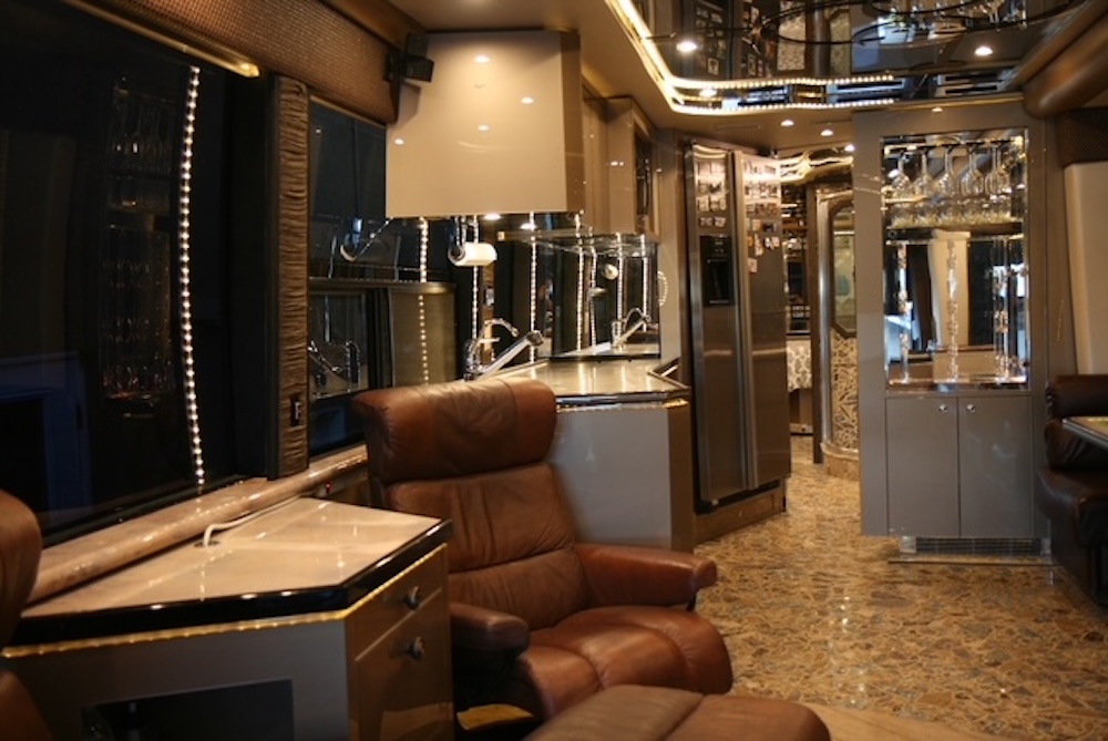 2004 Prevost Featherlite  H3-45 For Sale