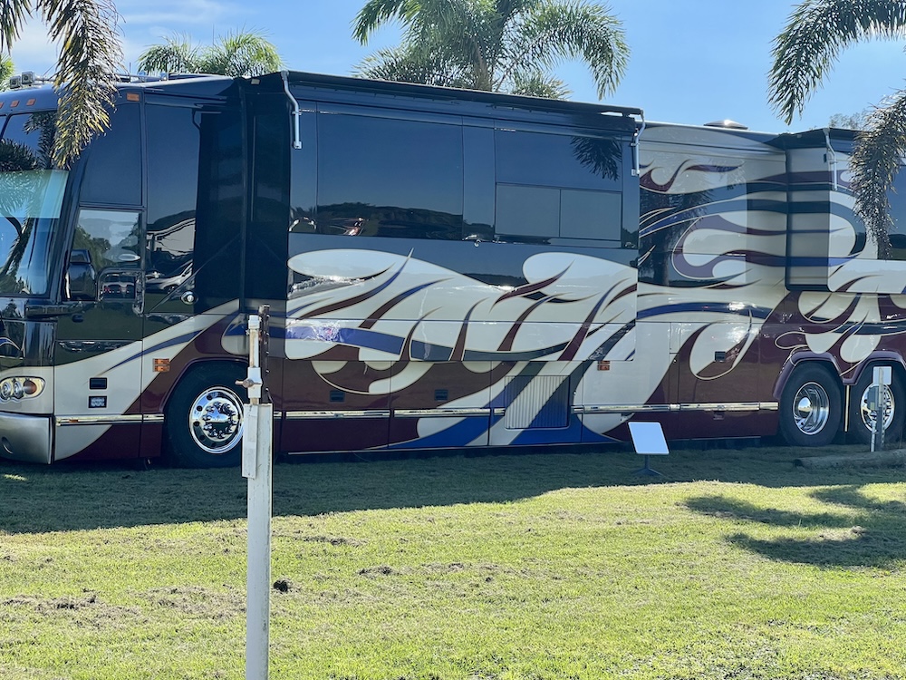 2004 Prevost Featherlite  H3-45 For Sale