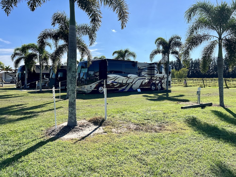 2004 Prevost Featherlite  H3-45 For Sale