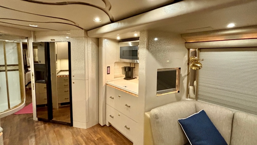 2004 Prevost Marathon H3-45 For Sale