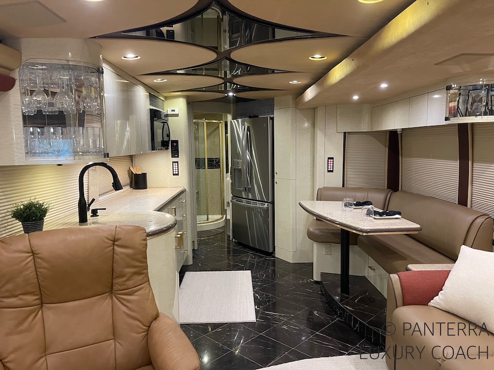 2004 Prevost Marathon  H3-45 For Sale