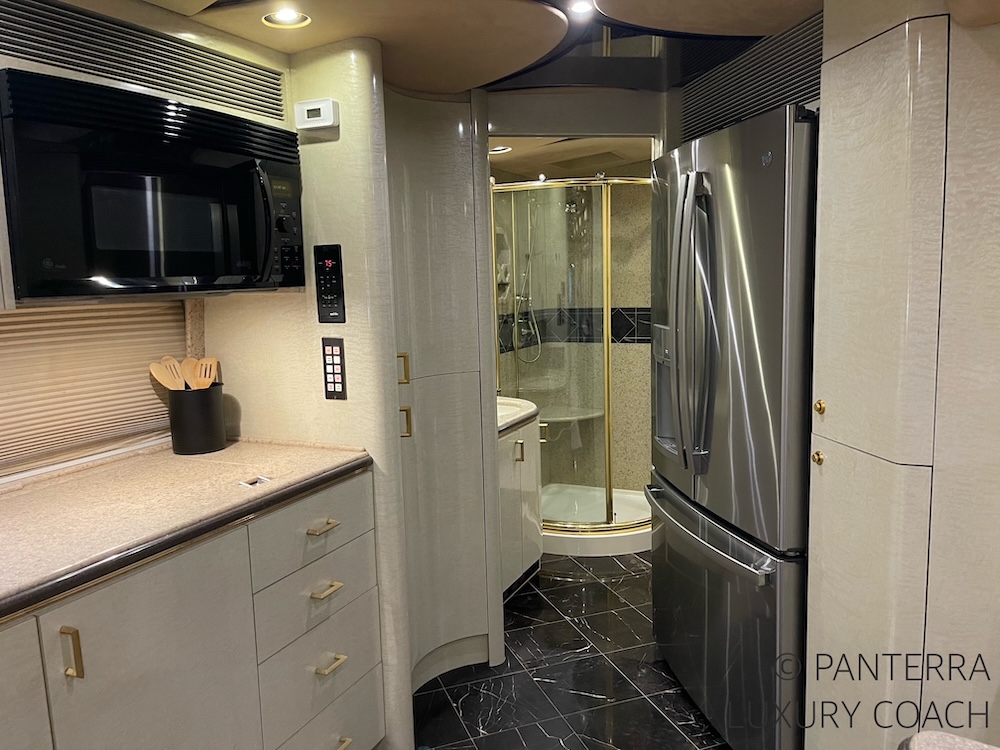 2004 Prevost Marathon  H3-45 For Sale