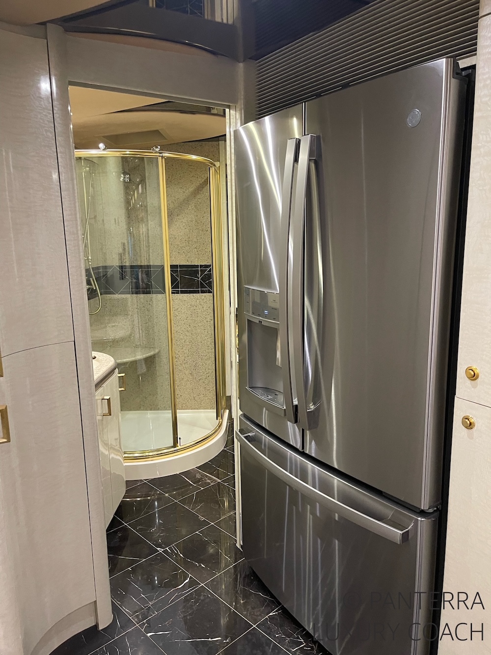 2004 Prevost Marathon  H3-45 For Sale