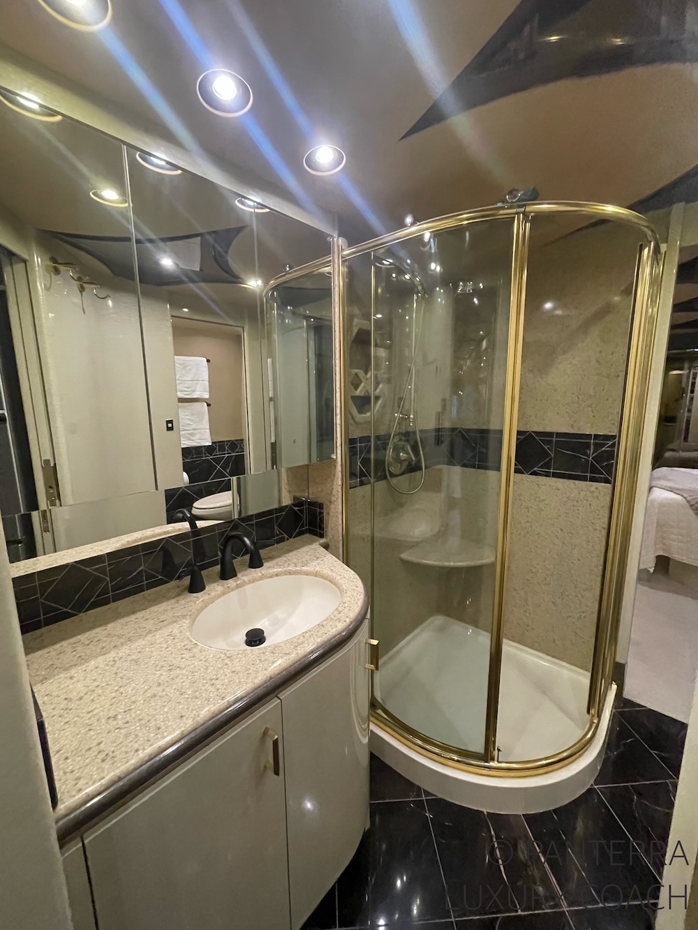 2004 Prevost Marathon  H3-45 For Sale