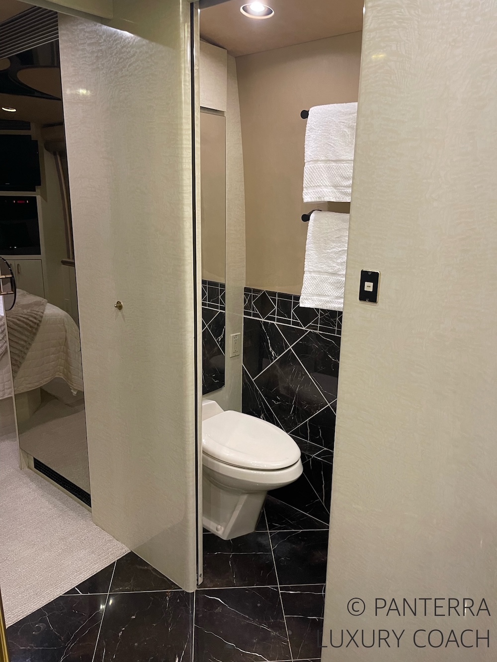 2004 Prevost Marathon  H3-45 For Sale