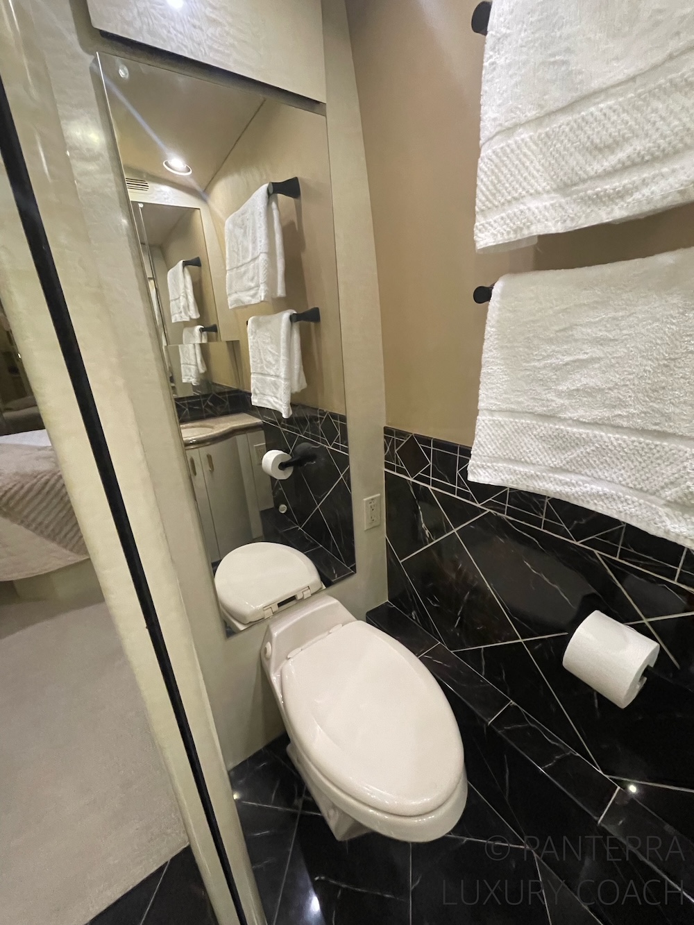 2004 Prevost Marathon  H3-45 For Sale