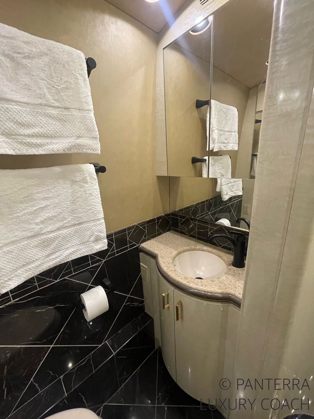 2004 Prevost Marathon  H3-45 For Sale