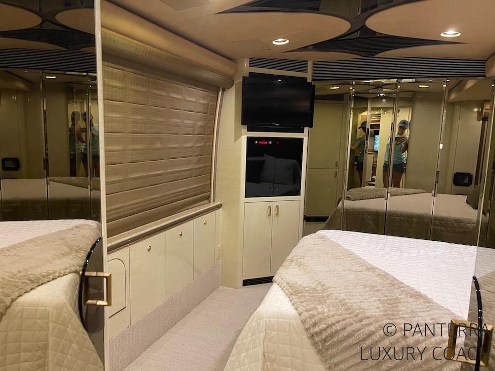 2004 Prevost Marathon  H3-45 For Sale