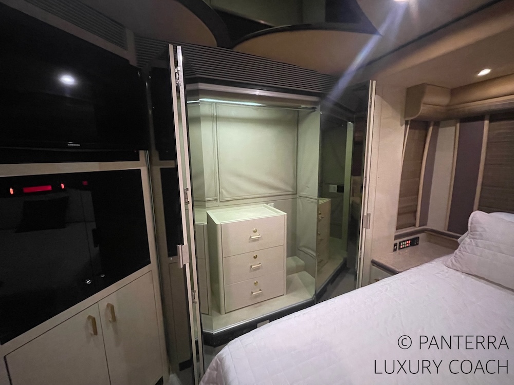 2004 Prevost Marathon  H3-45 For Sale