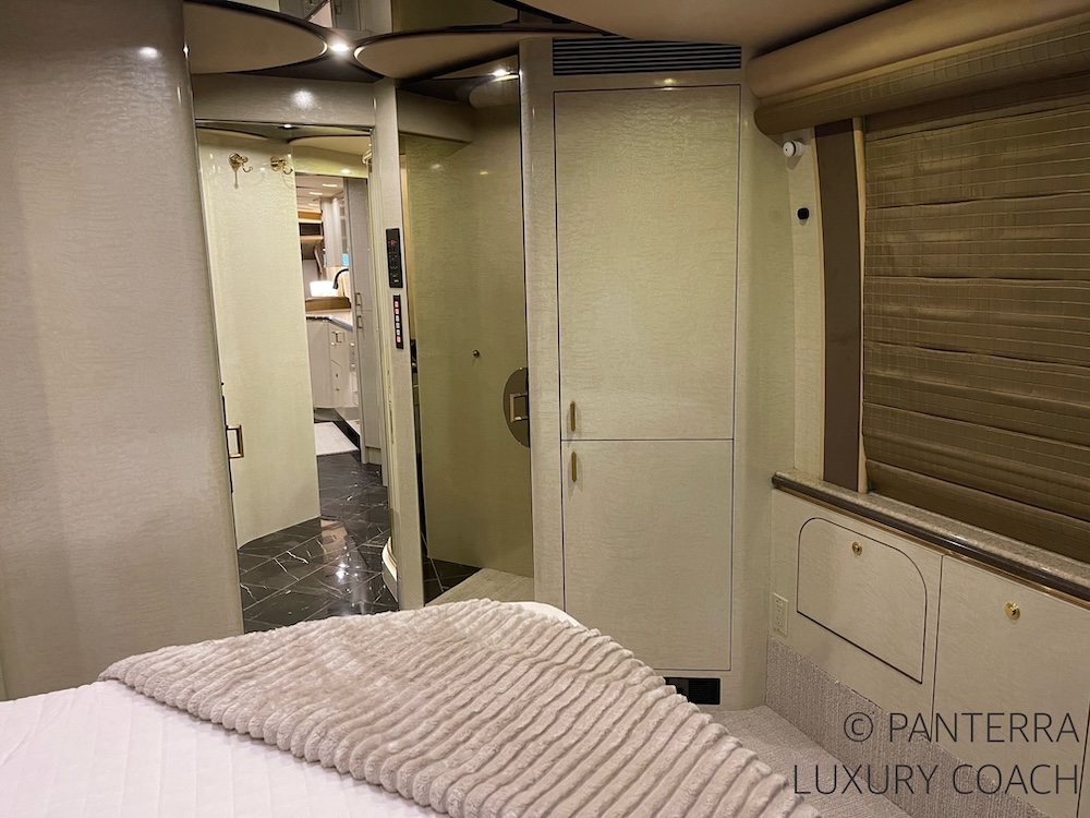 2004 Prevost Marathon  H3-45 For Sale