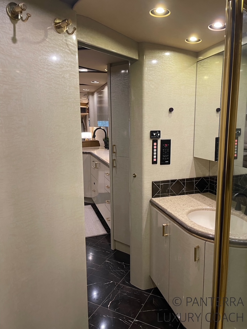 2004 Prevost Marathon  H3-45 For Sale