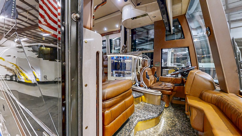 2004 Prevost Parliament H3-45 For Sale