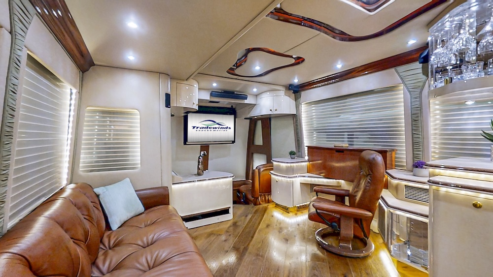 2004 Prevost Parliament H3-45 For Sale