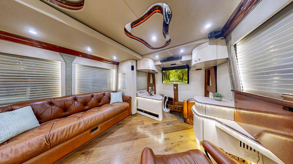 2004 Prevost Parliament H3-45 For Sale