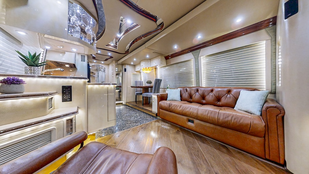 2004 Prevost Parliament H3-45 For Sale