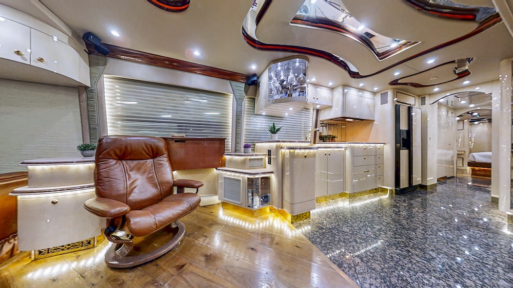 2004 Prevost Parliament H3-45 For Sale