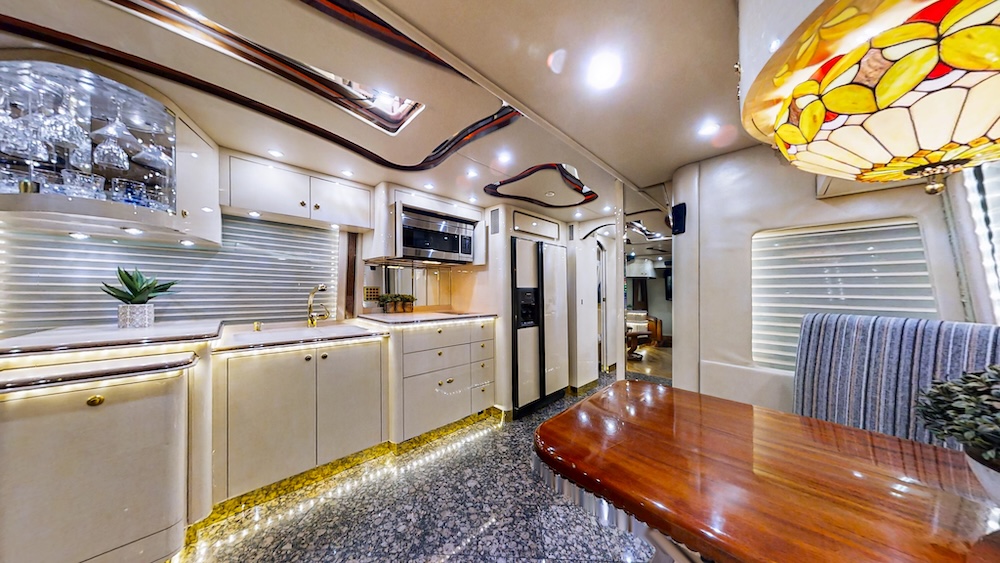 2004 Prevost Parliament H3-45 For Sale