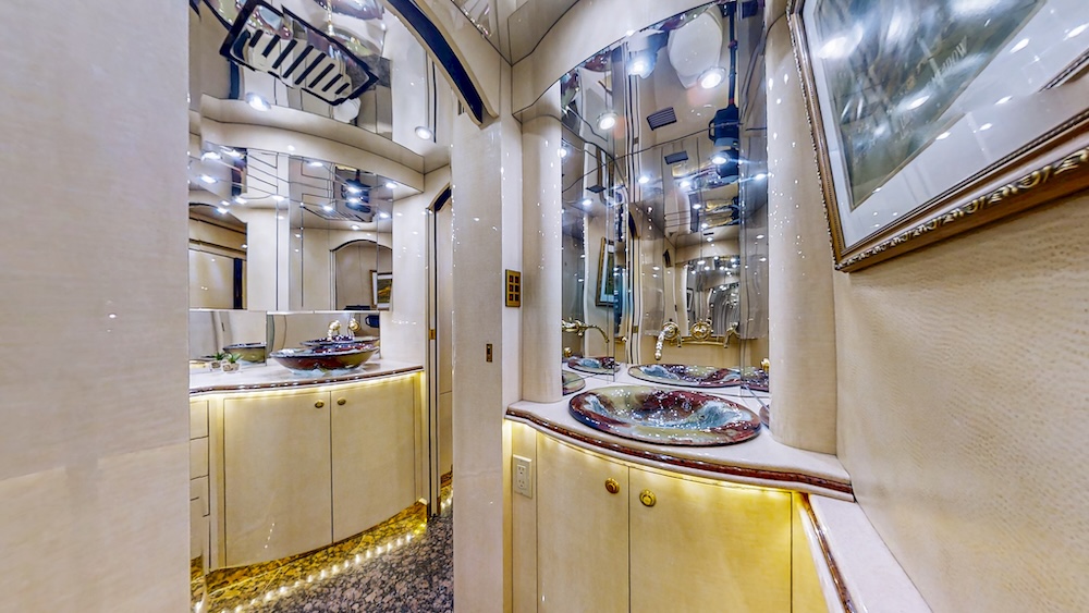 2004 Prevost Parliament H3-45 For Sale