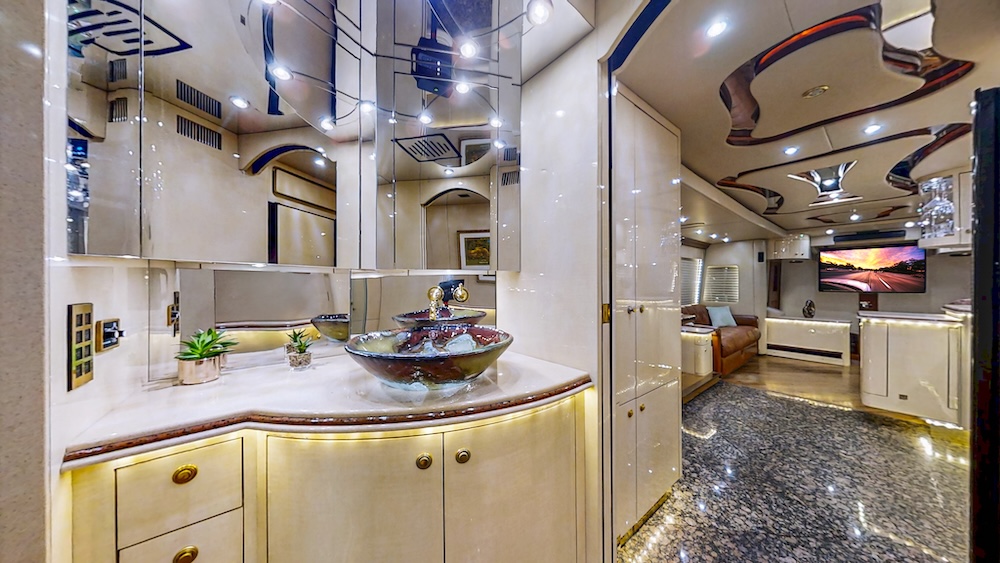 2004 Prevost Parliament H3-45 For Sale