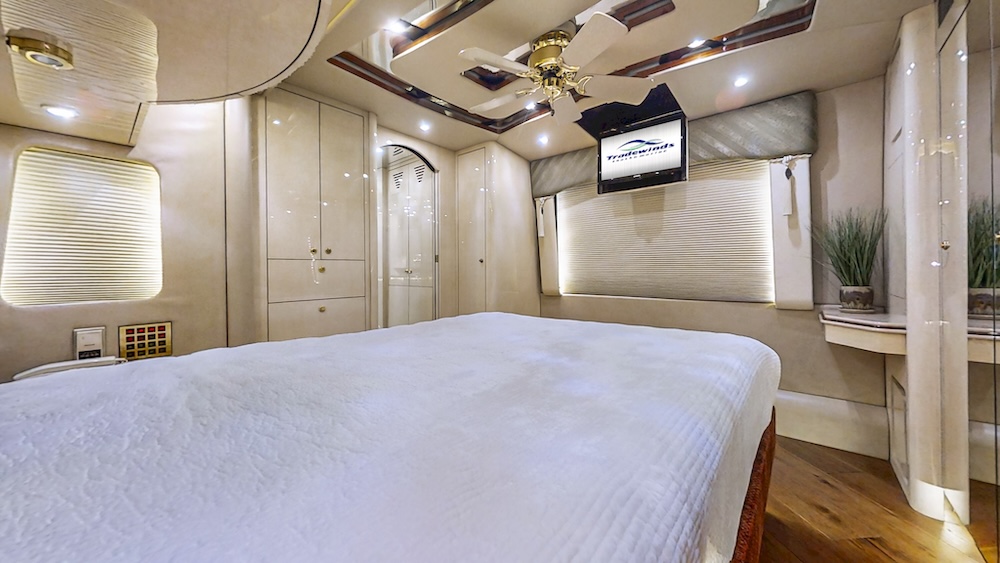 2004 Prevost Parliament H3-45 For Sale