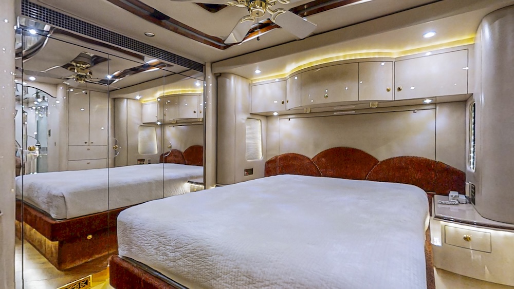 2004 Prevost Parliament H3-45 For Sale