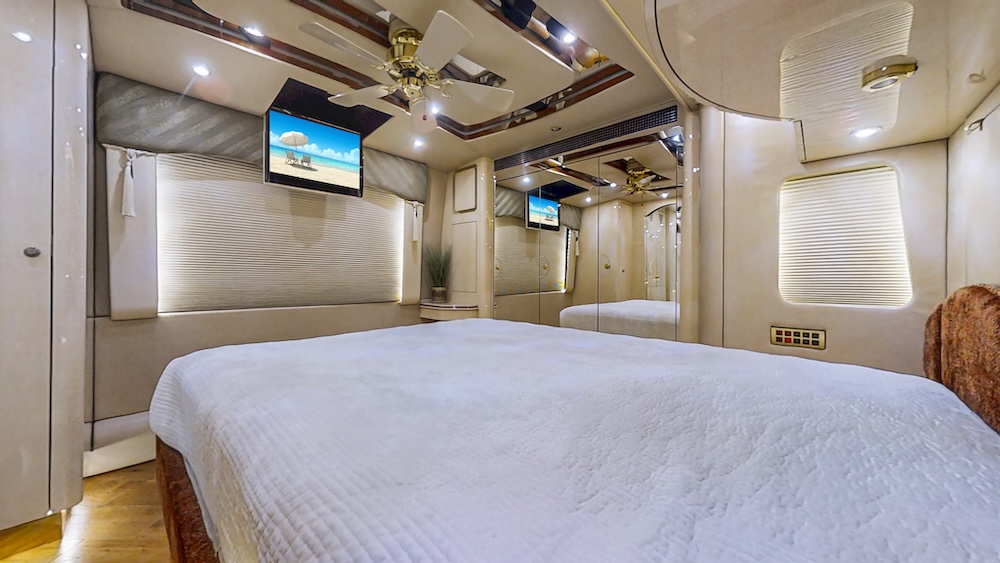 2004 Prevost Parliament H3-45 For Sale