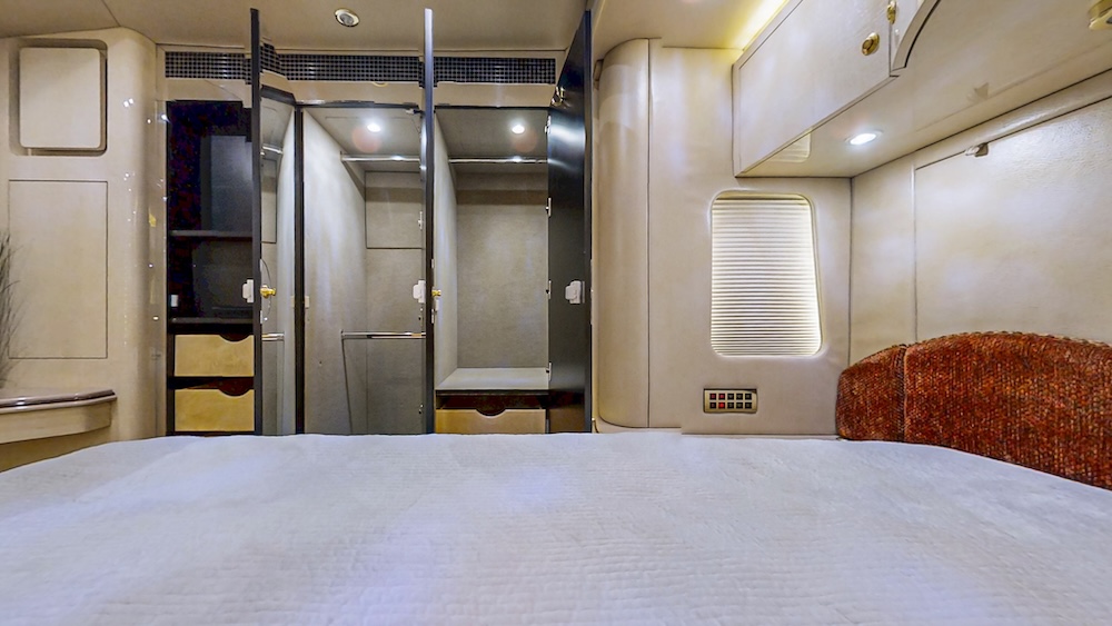 2004 Prevost Parliament H3-45 For Sale