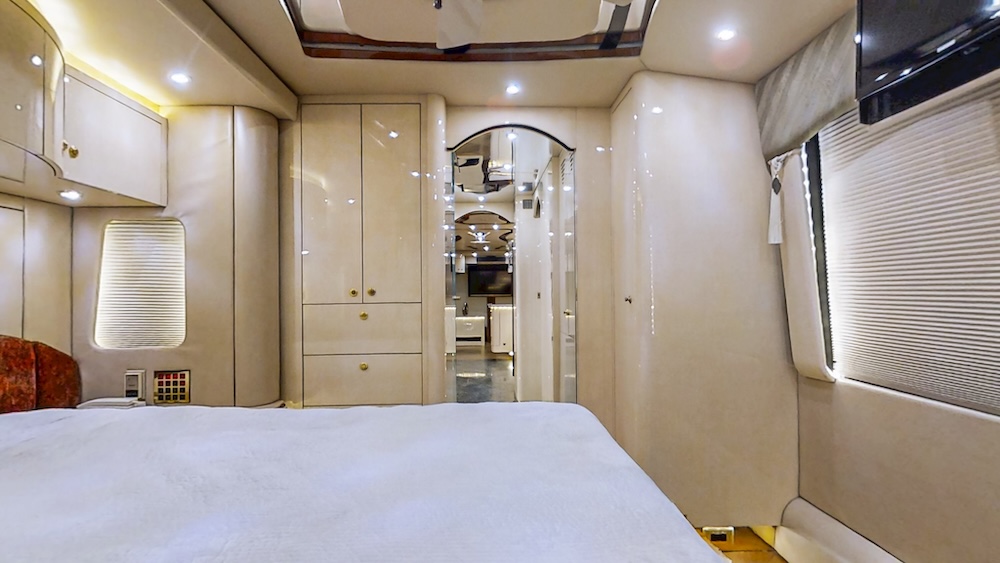 2004 Prevost Parliament H3-45 For Sale