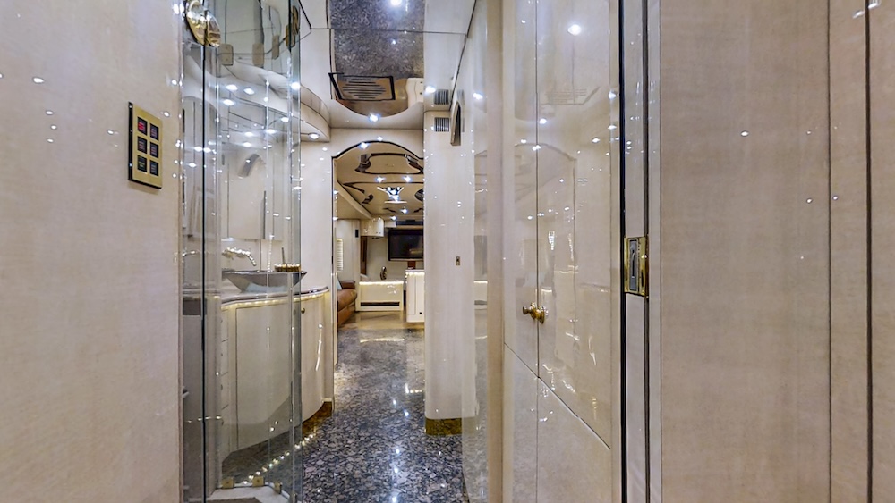 2004 Prevost Parliament H3-45 For Sale