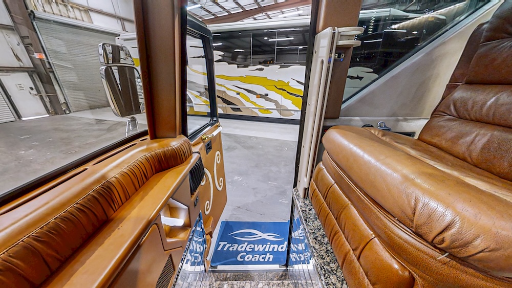 2004 Prevost Parliament H3-45 For Sale