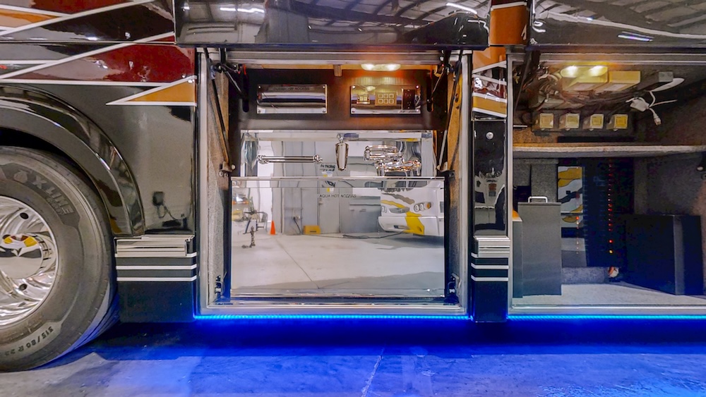 2004 Prevost Parliament H3-45 For Sale