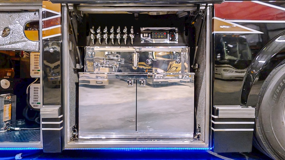 2004 Prevost Parliament H3-45 For Sale