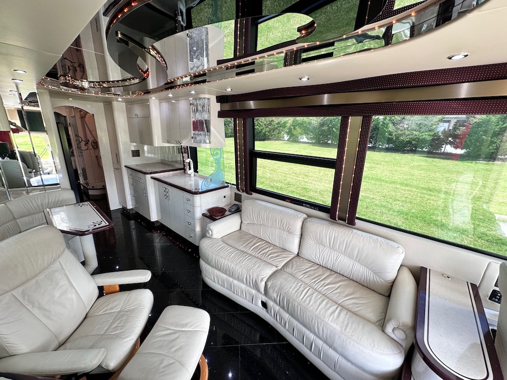 2004 Prevost Parliament XLII For Sale