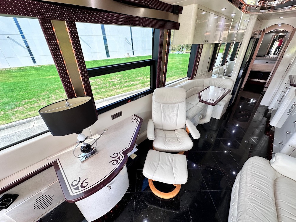 2004 Prevost Parliament XLII For Sale