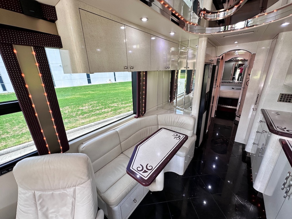 2004 Prevost Parliament XLII For Sale