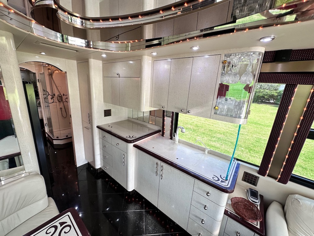 2004 Prevost Parliament XLII For Sale