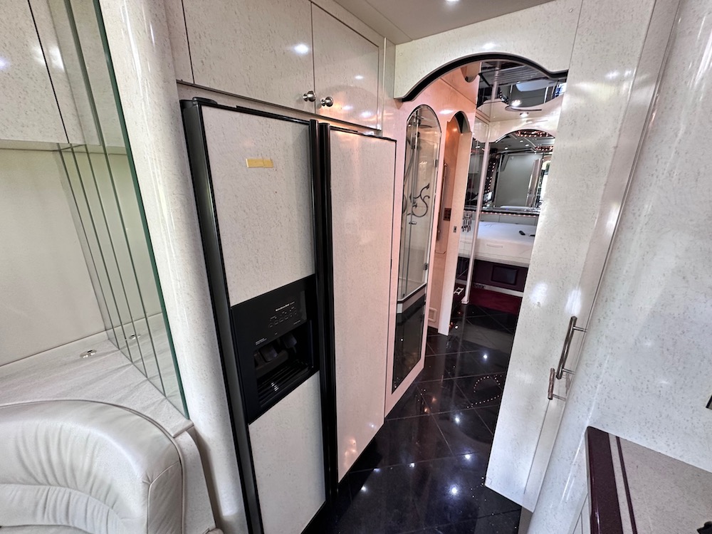 2004 Prevost Parliament XLII For Sale