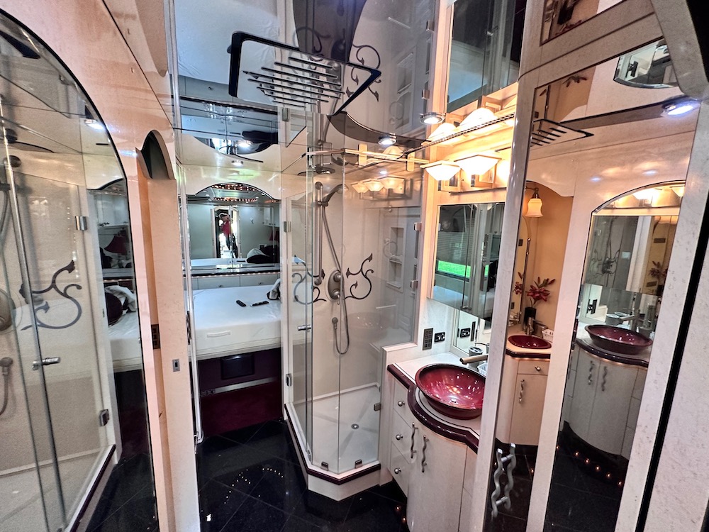 2004 Prevost Parliament XLII For Sale