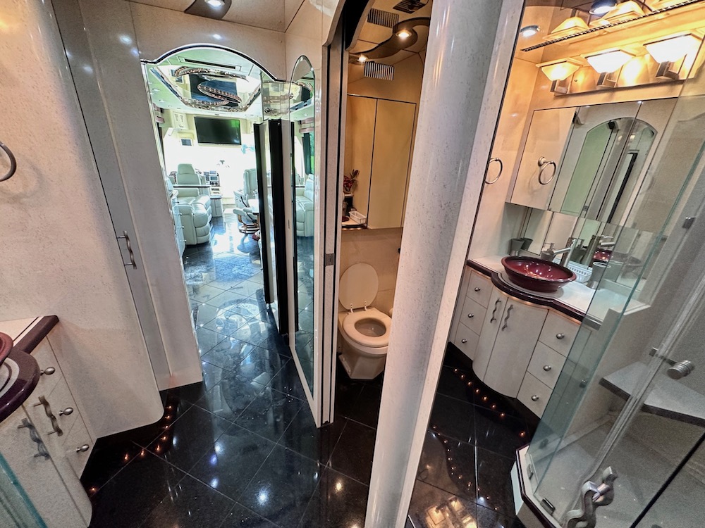 2004 Prevost Parliament XLII For Sale