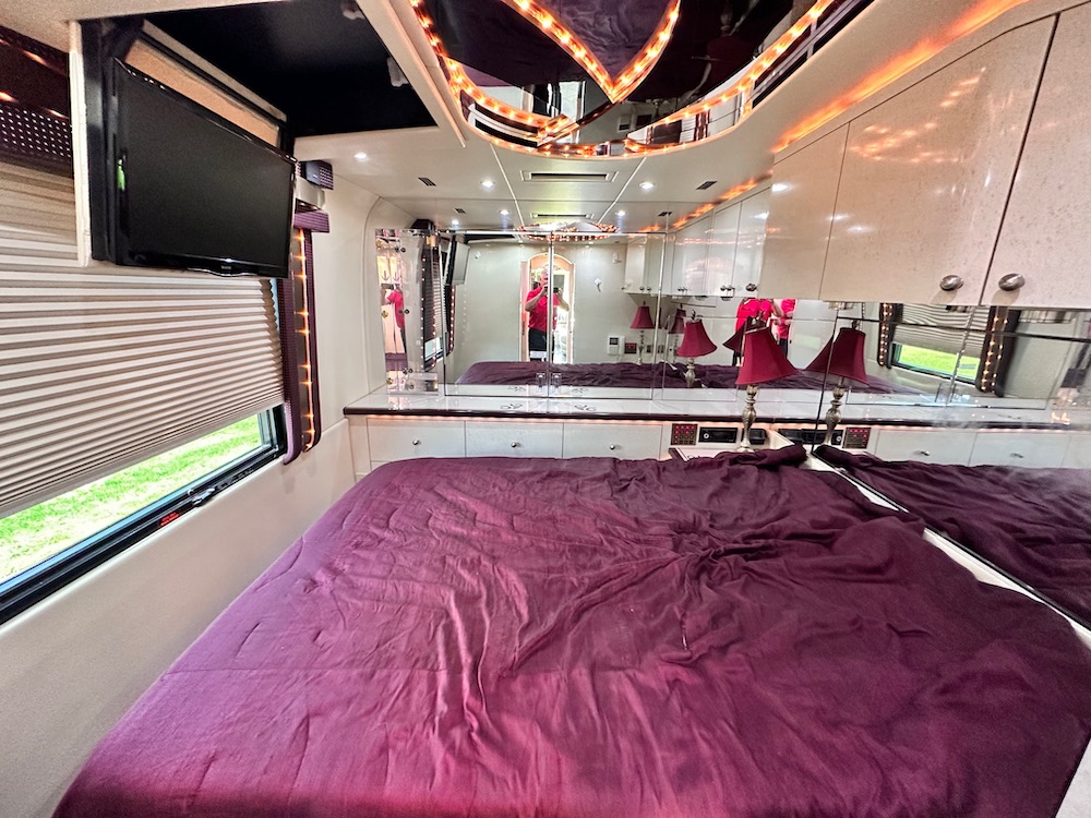 2004 Prevost Parliament XLII For Sale
