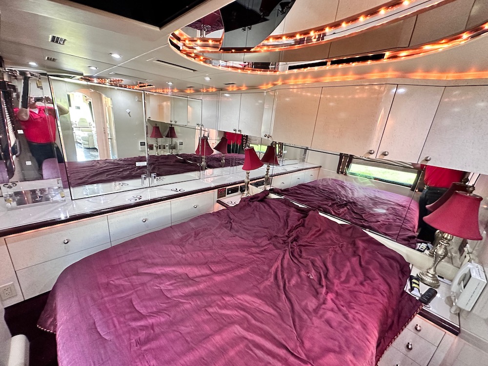 2004 Prevost Parliament XLII For Sale