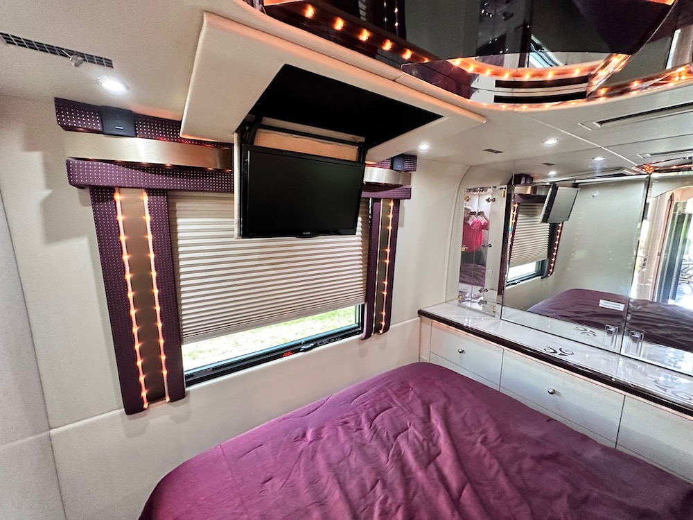 2004 Prevost Parliament XLII For Sale